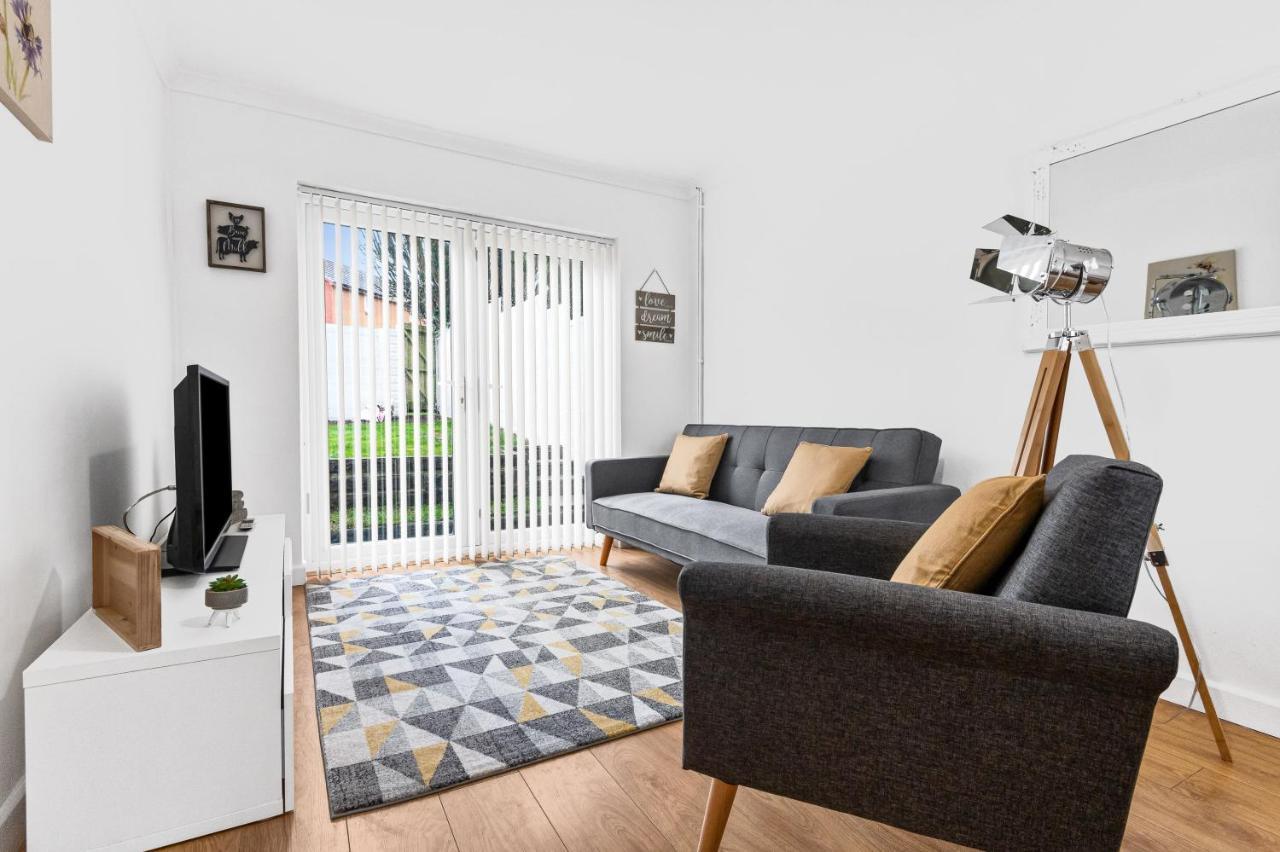Off Road Parking, Garden, Tv'S In Bedrooms Morriston Bagian luar foto